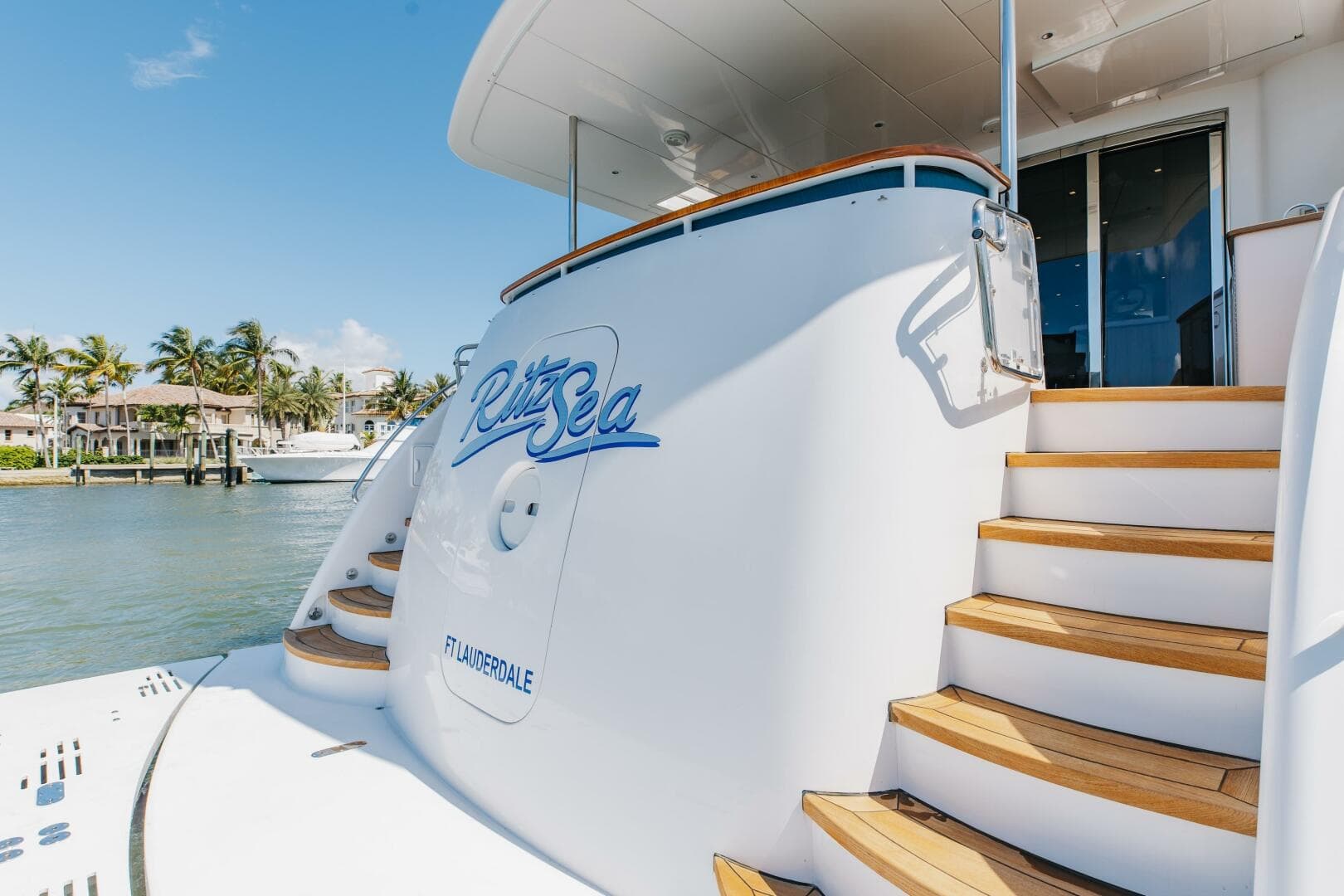 2014 Hatteras 80