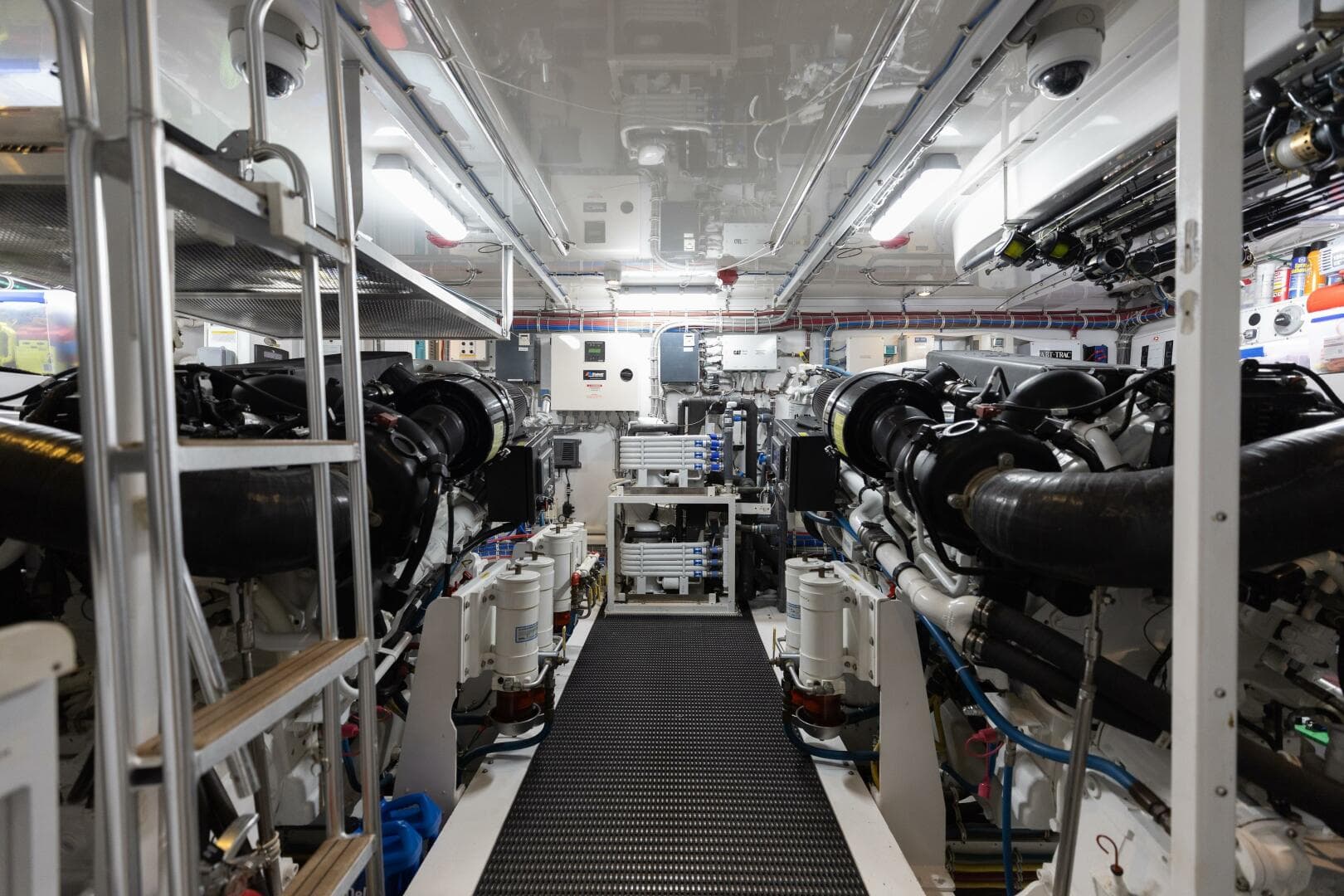 2014 Hatteras 80