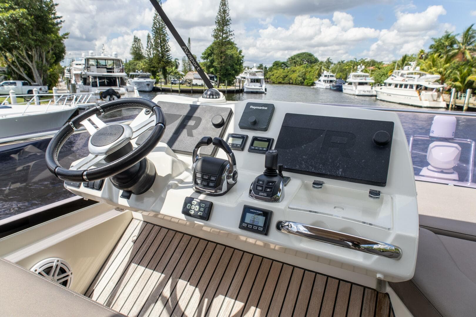 2018 Prestige 500 Flybridge