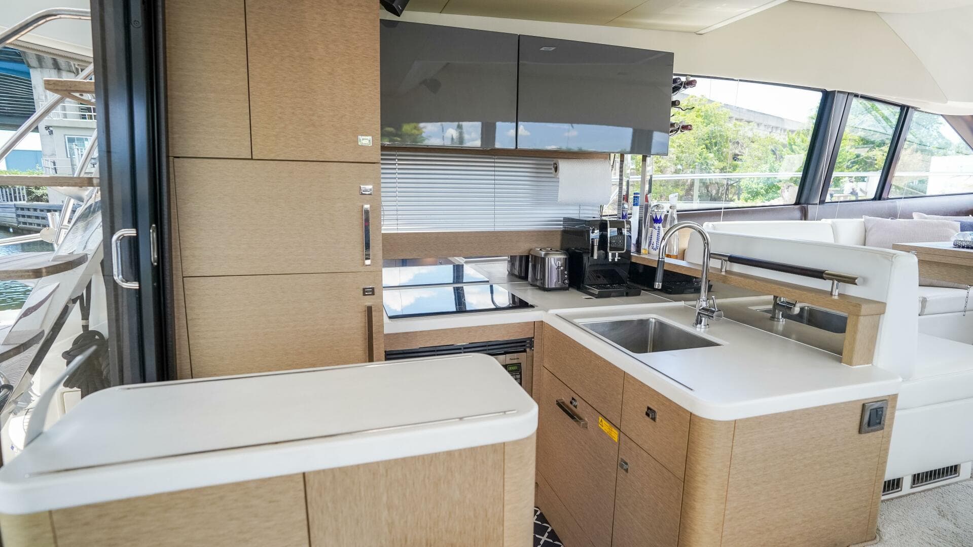 2018 Prestige 500 Flybridge