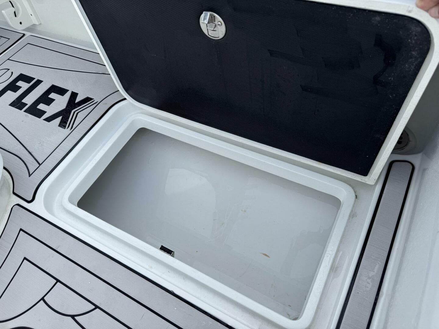 2021 Yellowfin 26 Hybrid