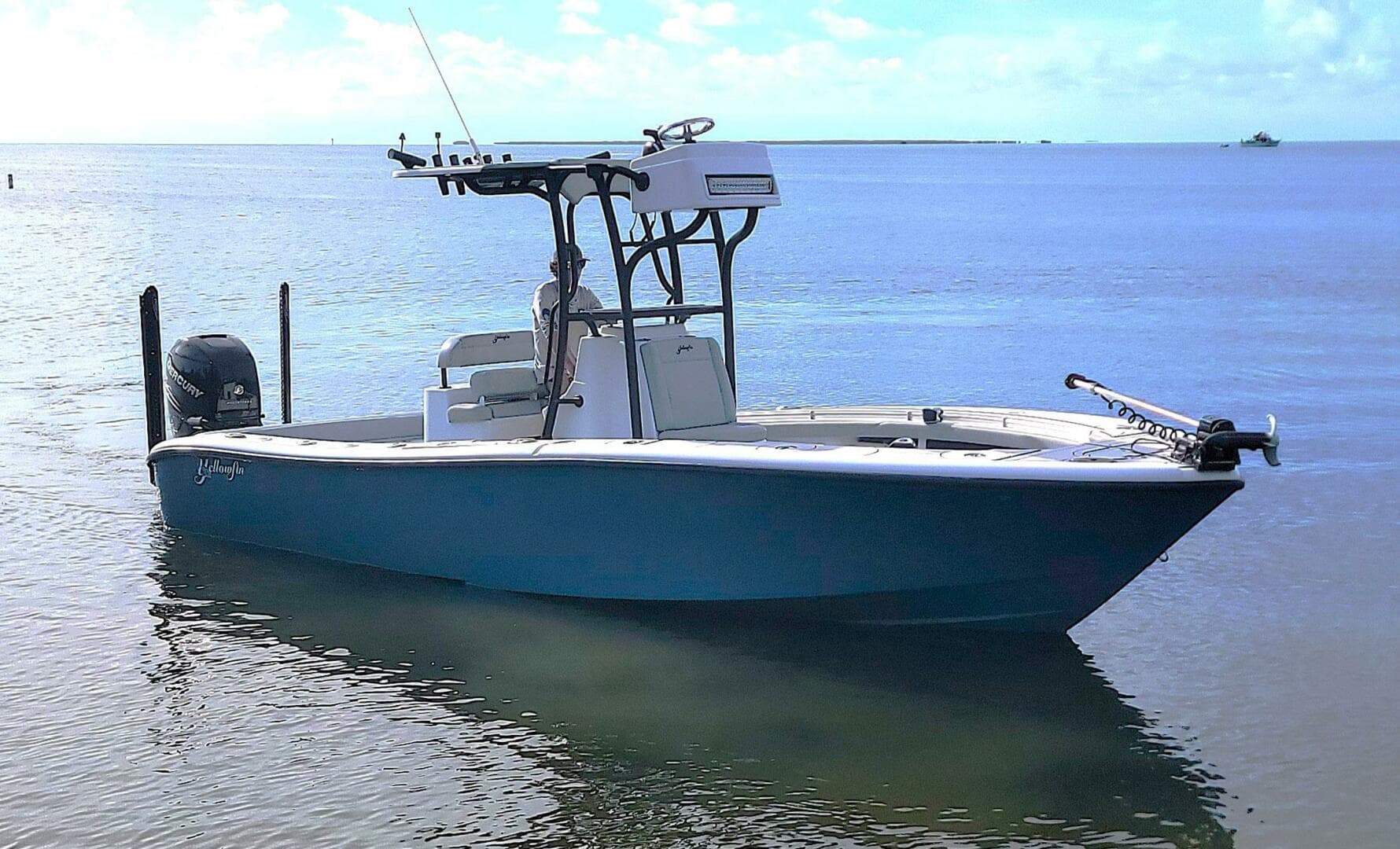 2021 Yellowfin 26 Hybrid