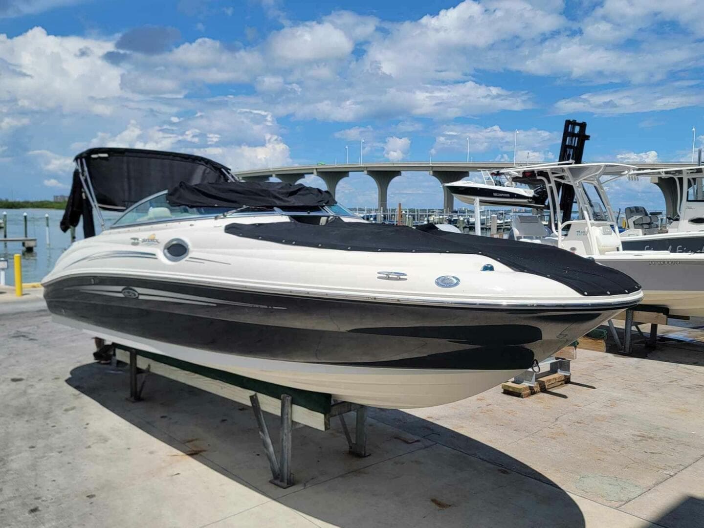 2007 Sea Ray 240 SUNDECK