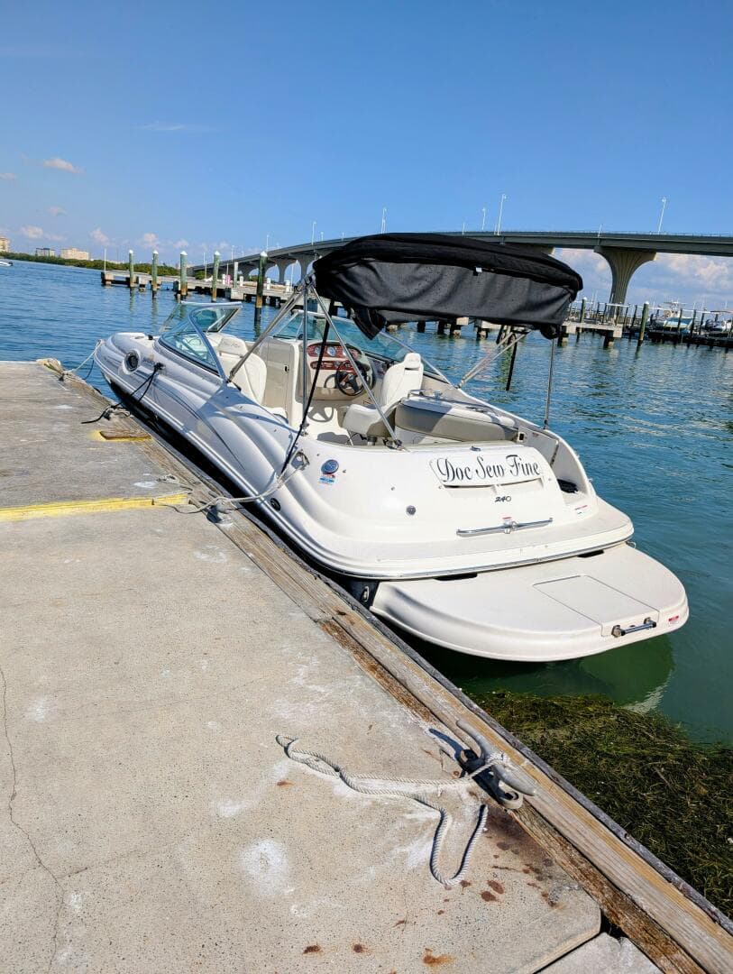 2007 Sea Ray 240 SUNDECK