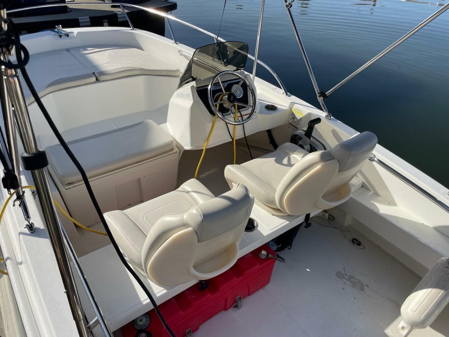 2021 Boston Whaler 