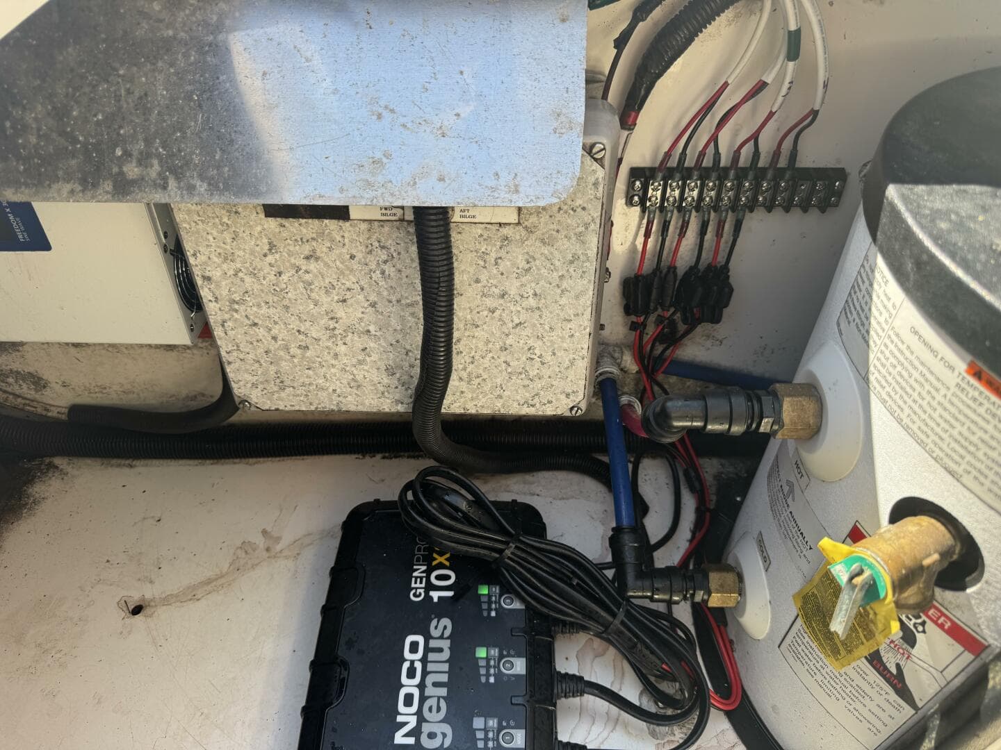 1999 Boston Whaler 28 Conquest