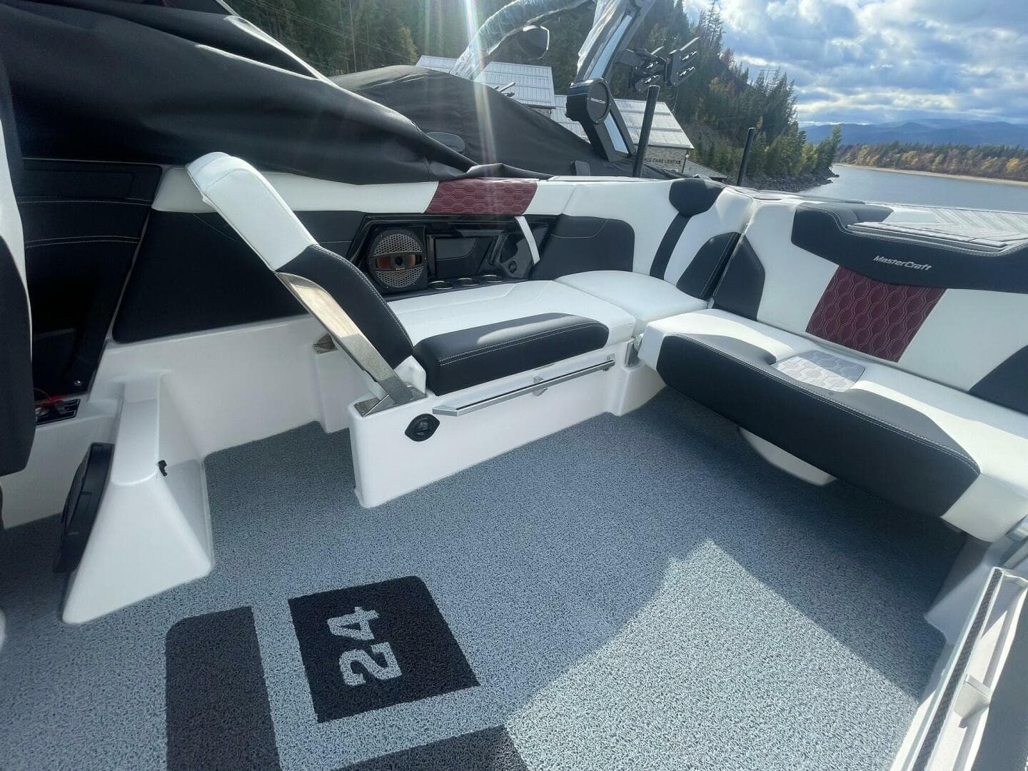 2024 Mastercraft XT24