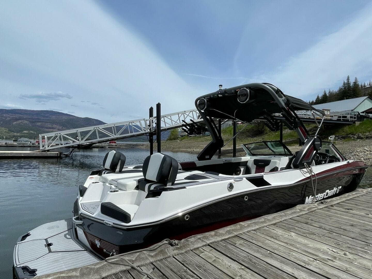 2024 Mastercraft XT24