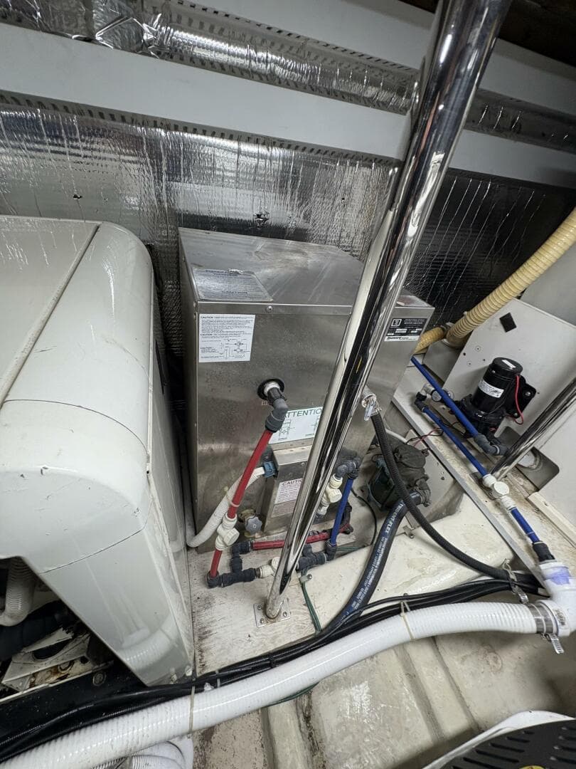 2004 Carver 56 Voyager