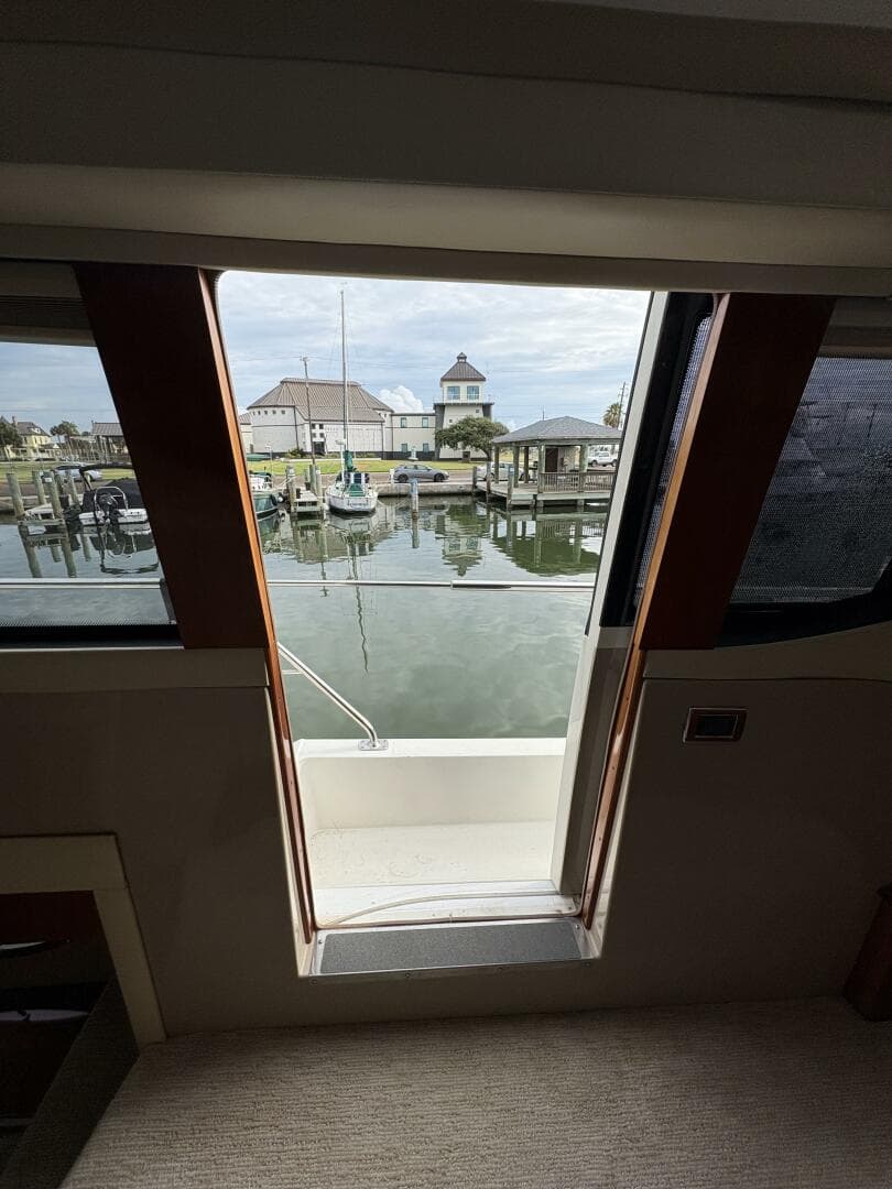 2004 Carver 56 Voyager