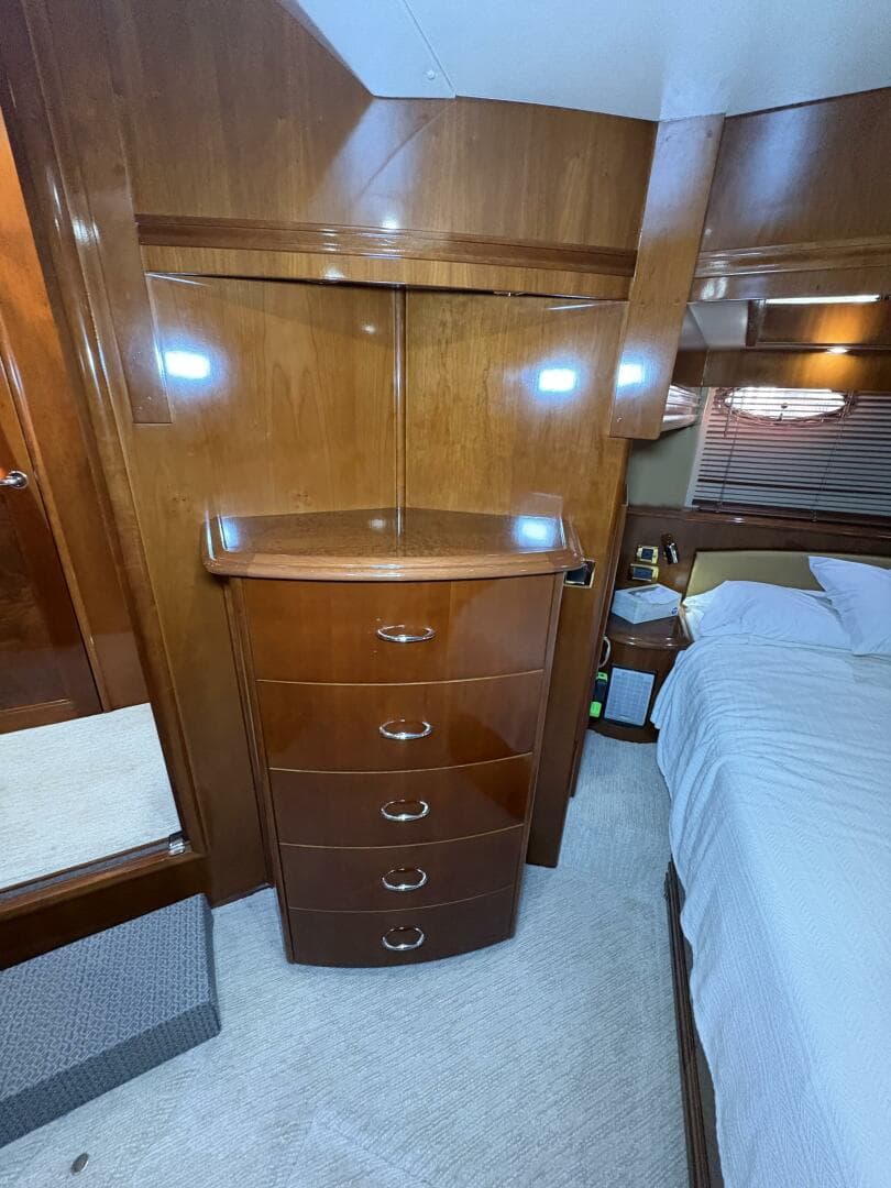 2004 Carver 56 Voyager