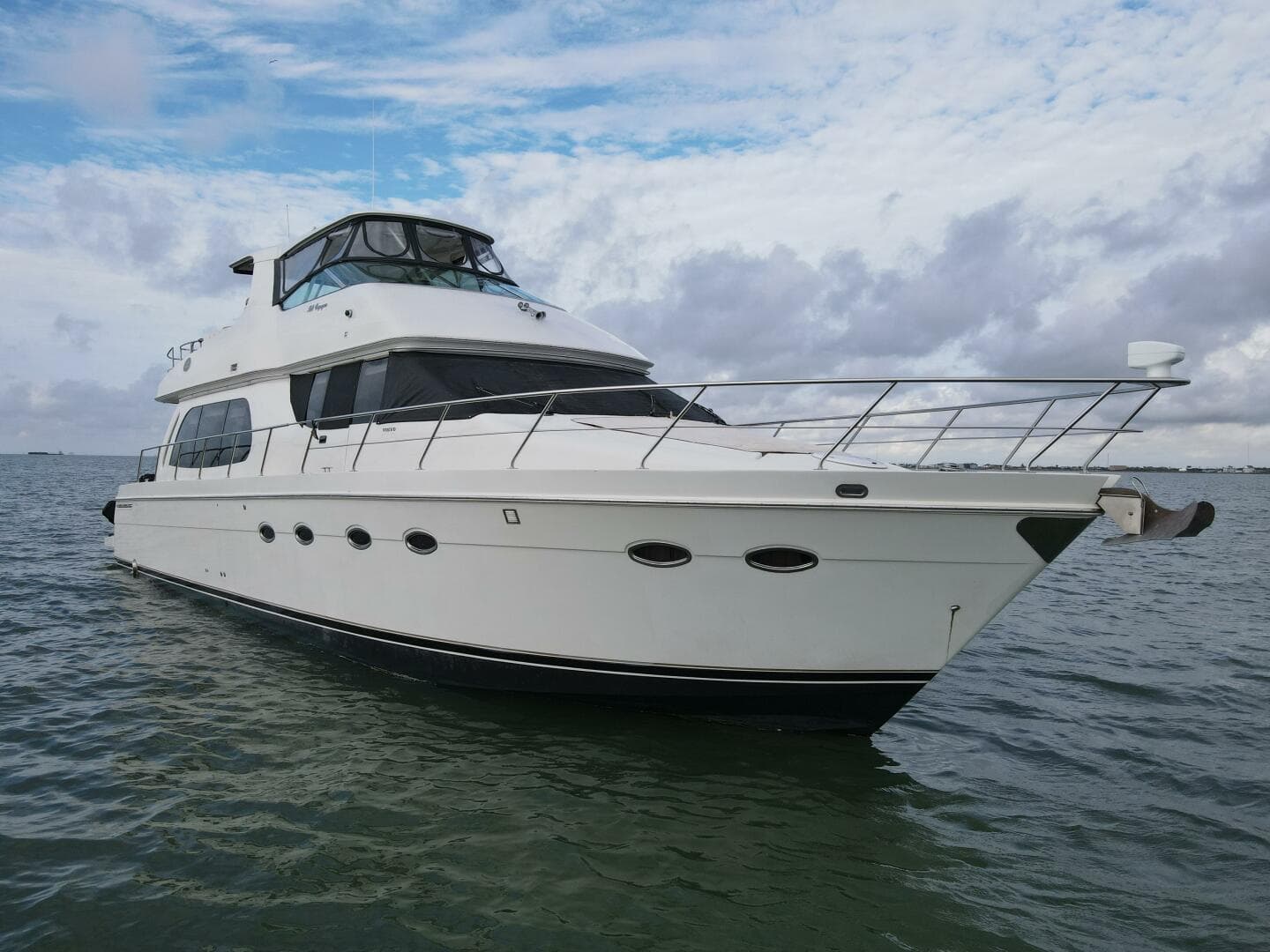 2004 Carver 56 Voyager