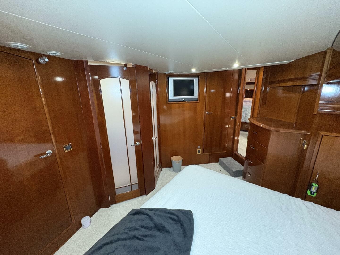 2004 Carver 56 Voyager