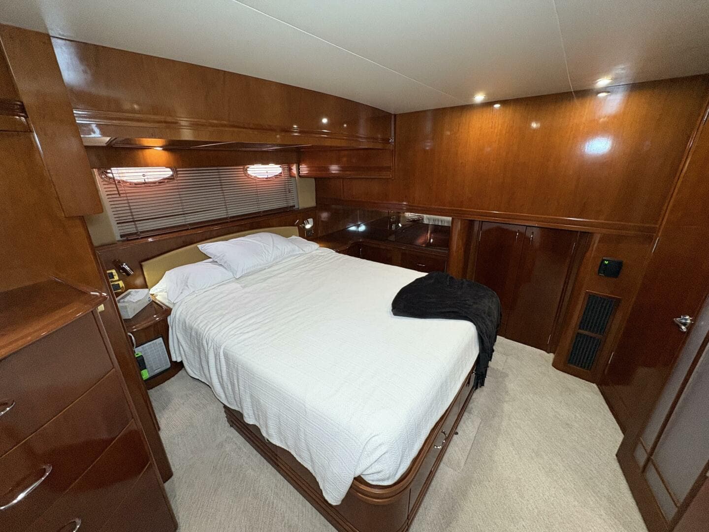 2004 Carver 56 Voyager