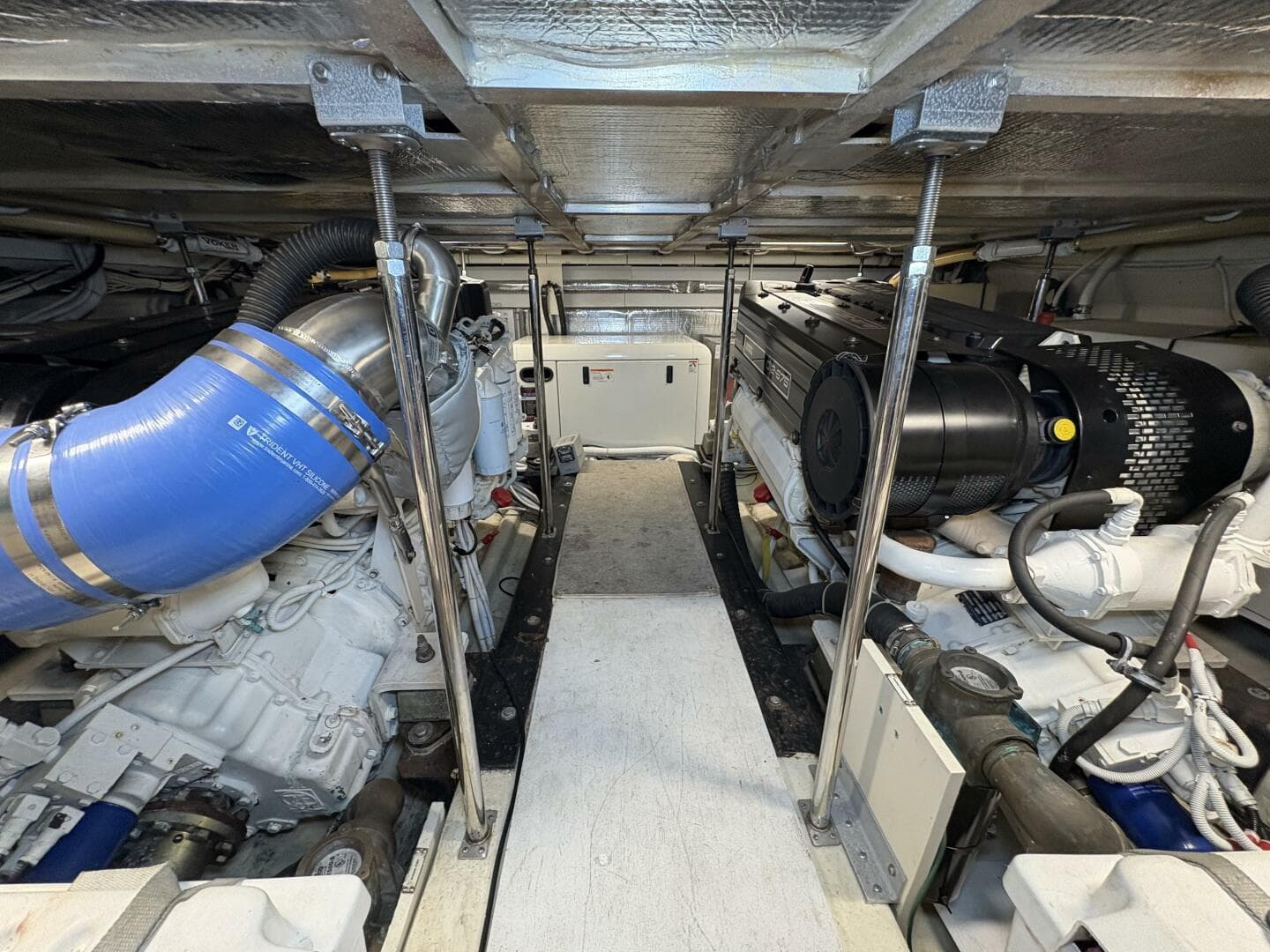 2004 Carver 56 Voyager