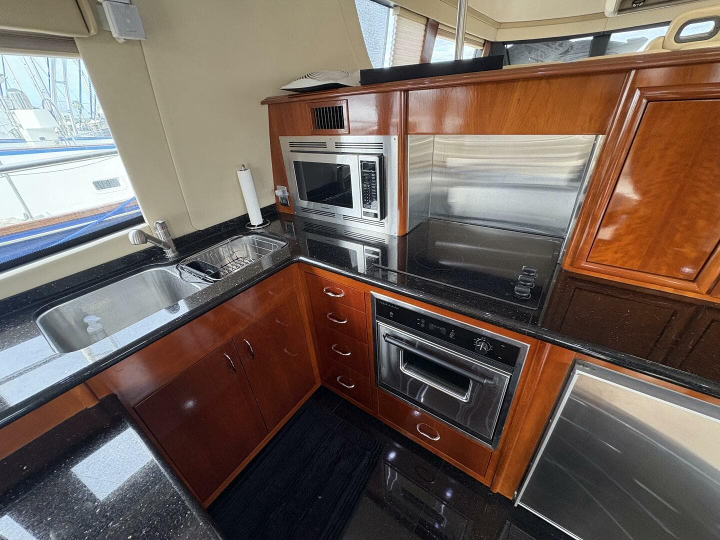 2004 Carver 56 Voyager