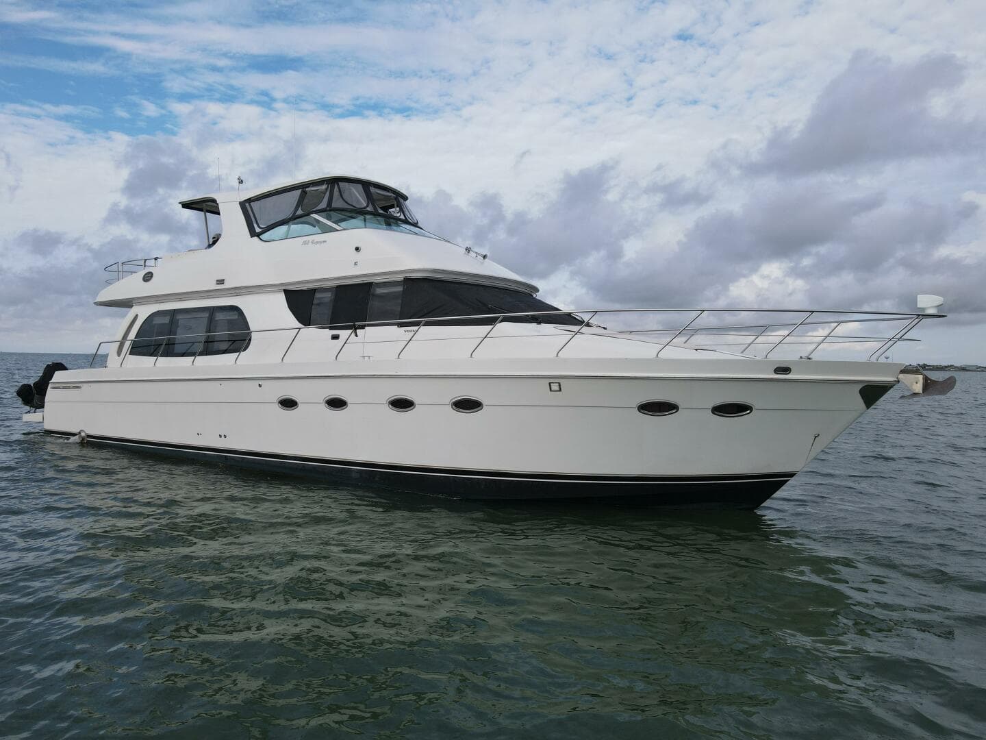 2004 Carver 56 Voyager