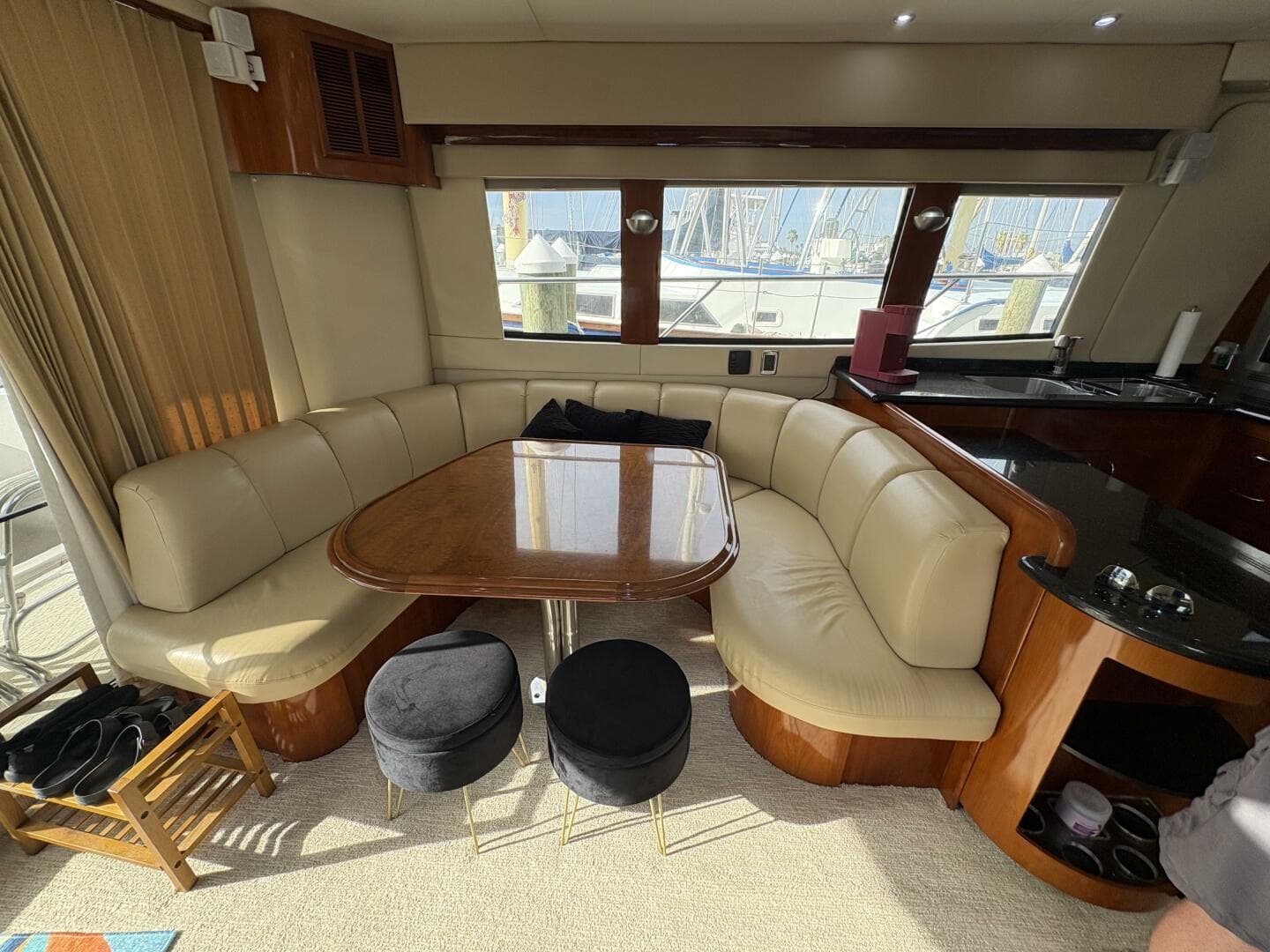 2004 Carver 56 Voyager