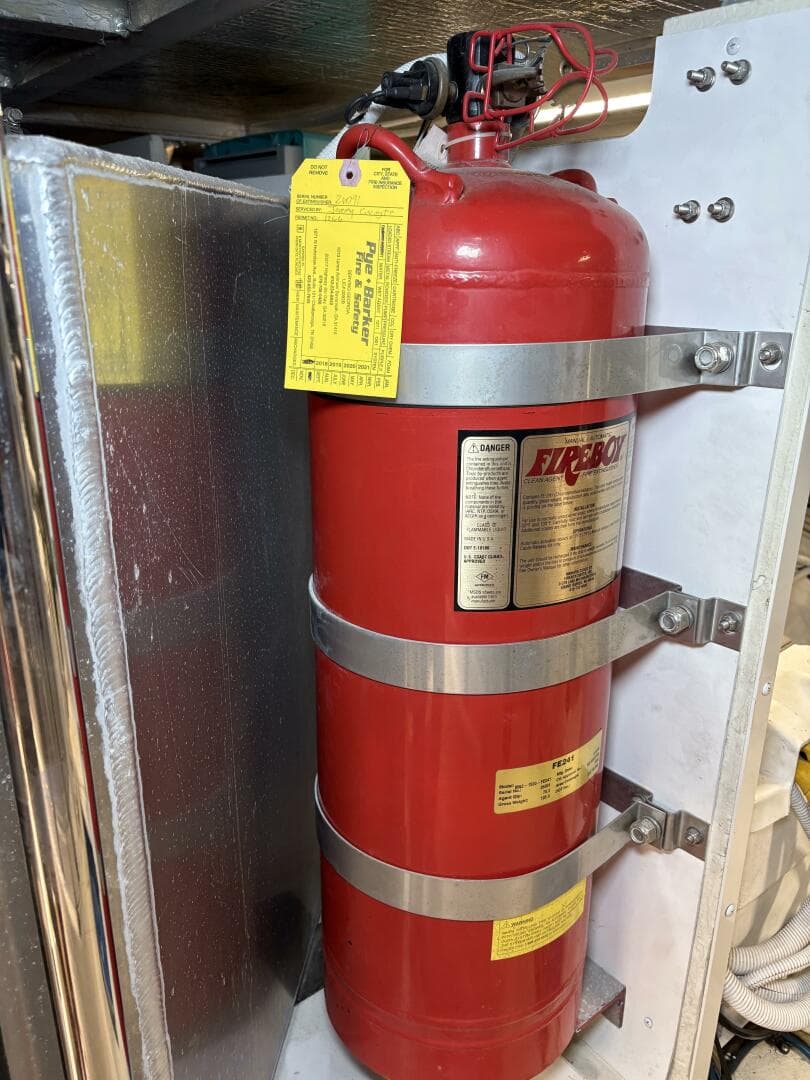 2004 Carver 56 Voyager