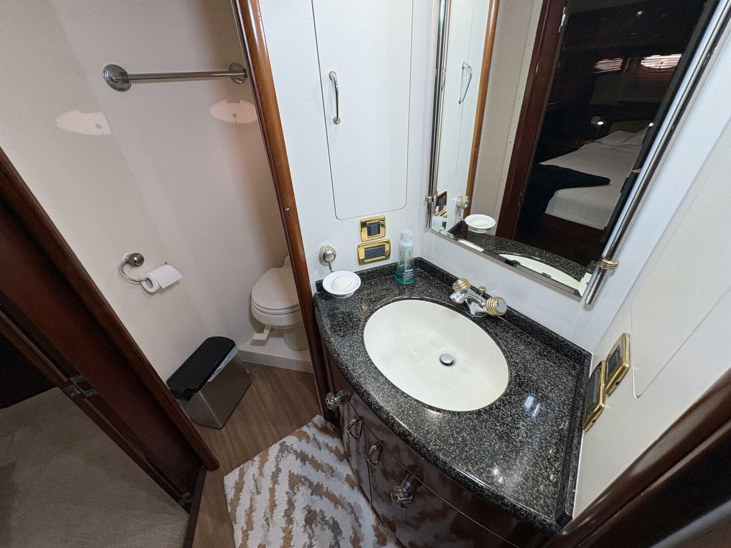 2004 Carver 56 Voyager