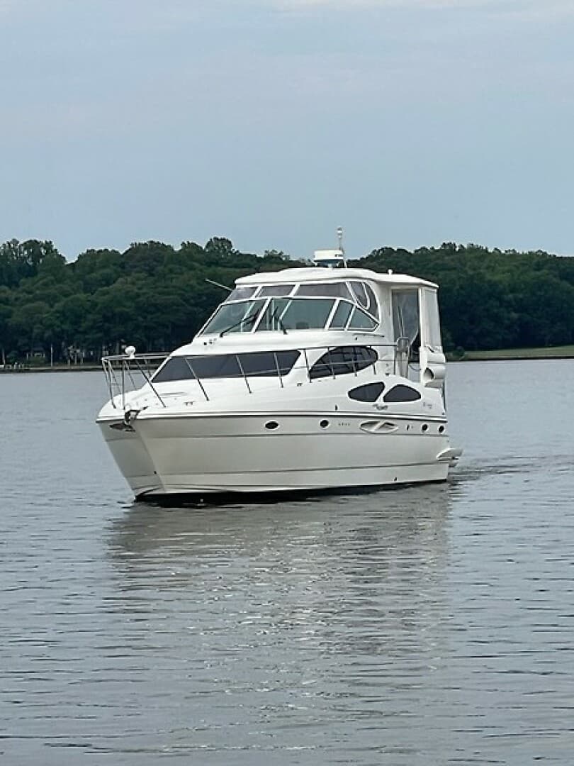 2004 Cruisers Yachts 405 Express Motoryacht