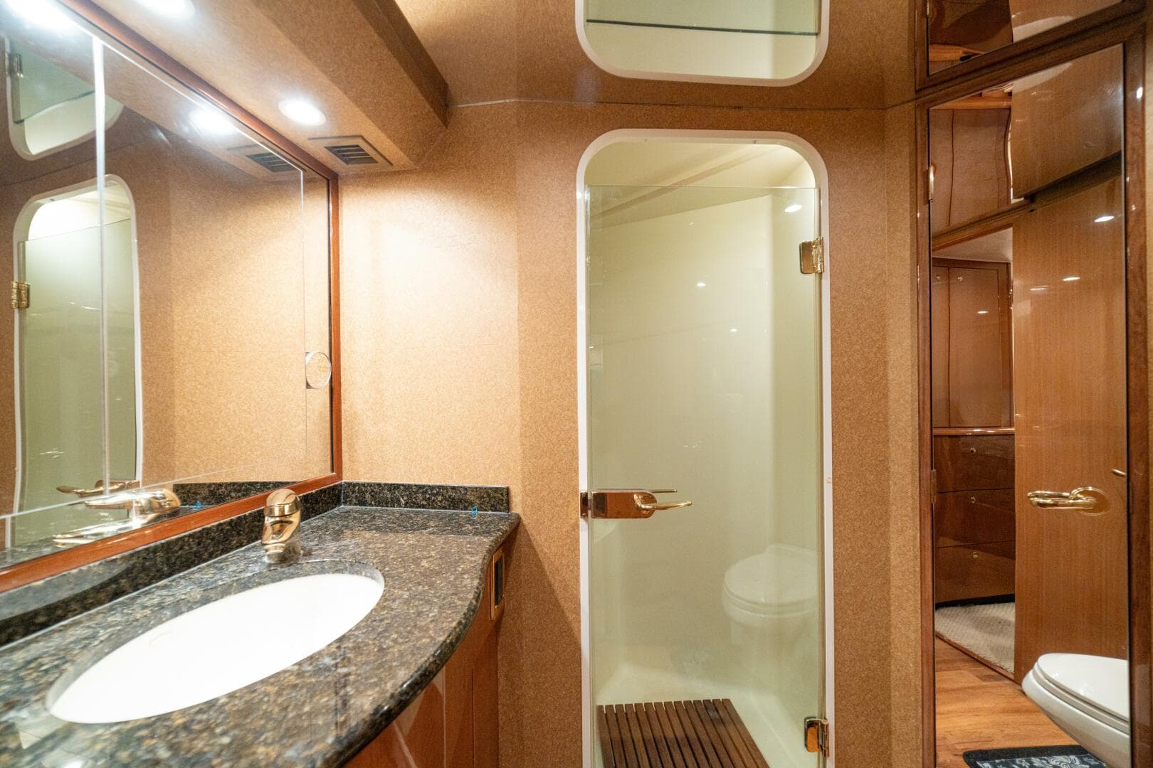 2004 Viking 61 Convertible "Mariah Jean"