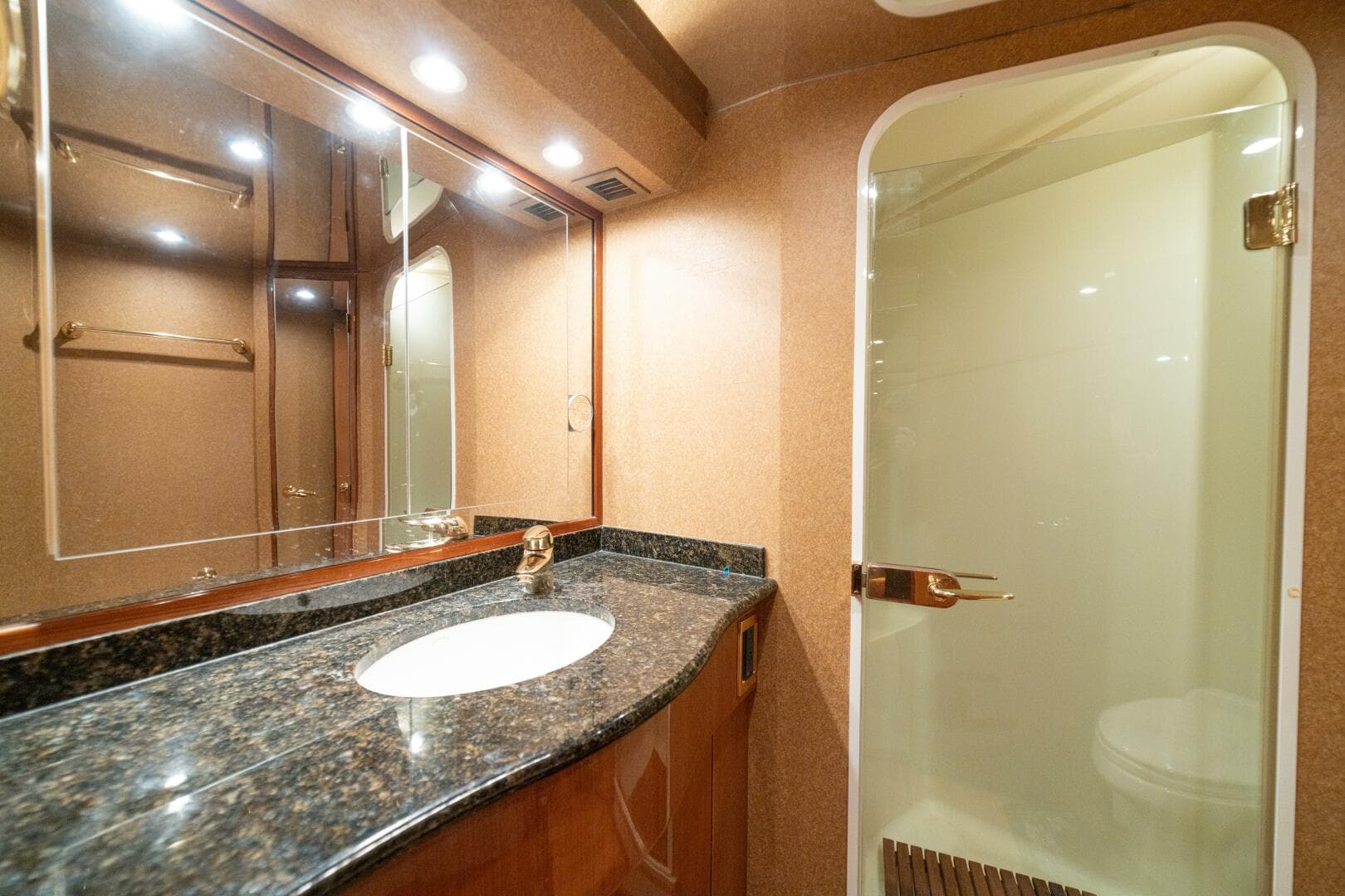 2004 Viking 61 Convertible "Mariah Jean"