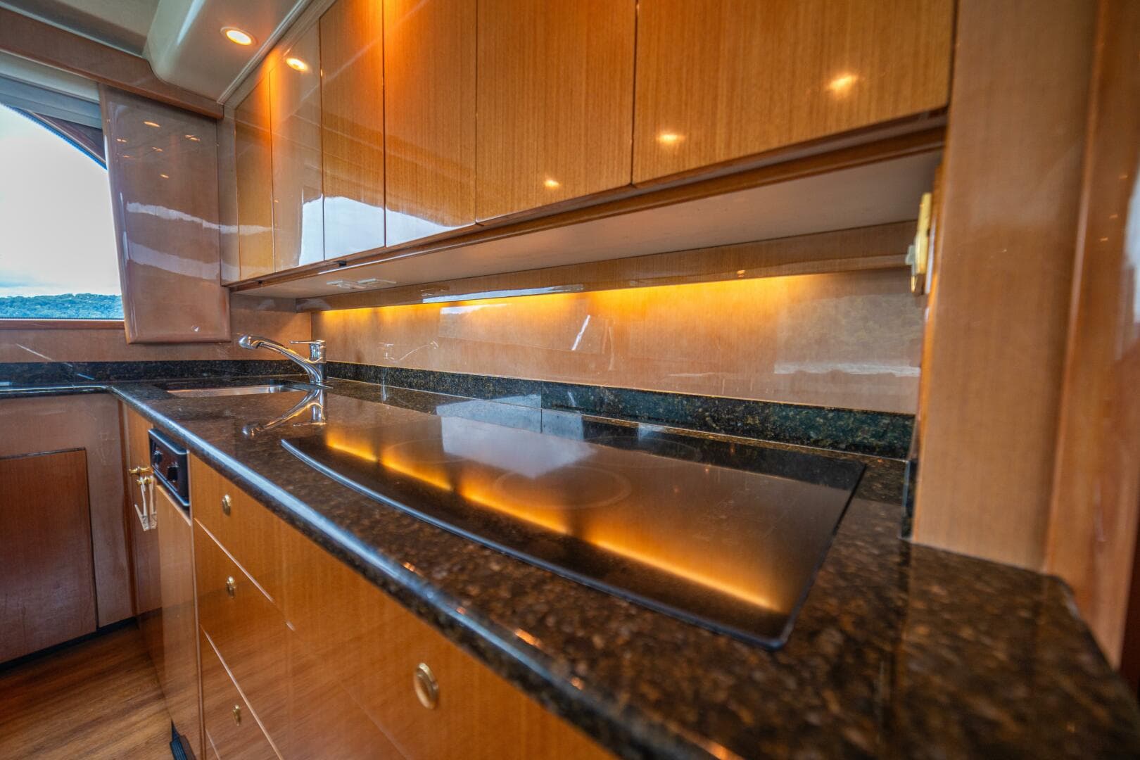 2004 Viking 61 Convertible "Mariah Jean"