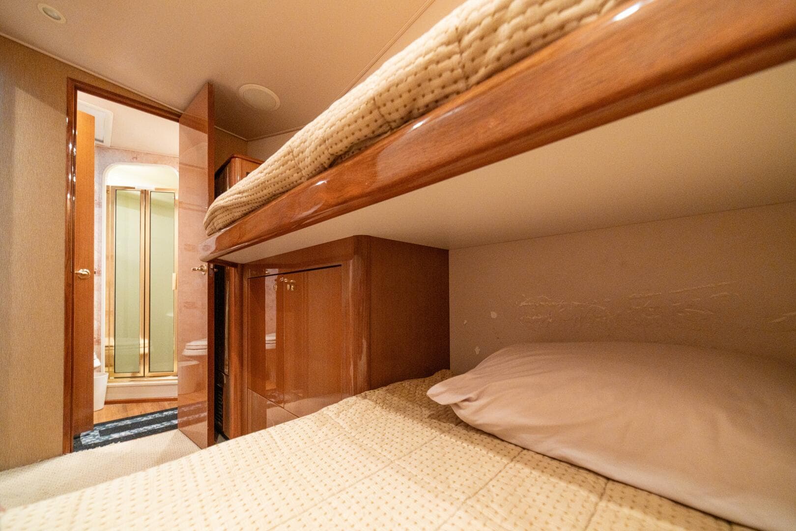 2004 Viking 61 Convertible "Mariah Jean"