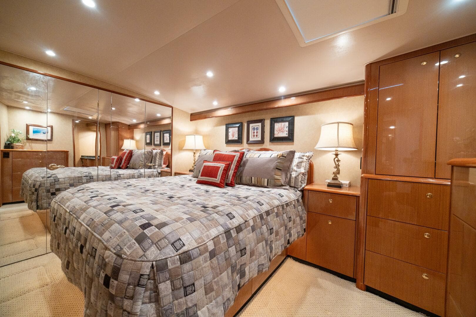 2004 Viking 61 Convertible - Stateroom