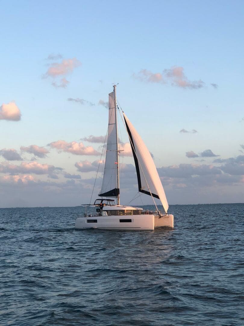 2023-lagoon-40-sail-9867159-20250709184310086-1.jpg