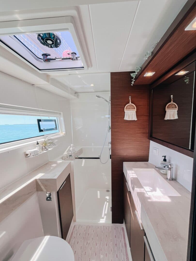 2023-lagoon-40-sail-9867159-20250709184543077-1.jpg