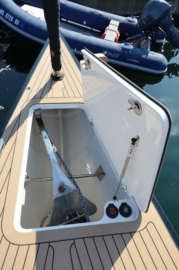 Convertible Anchor Roller And Windlass
