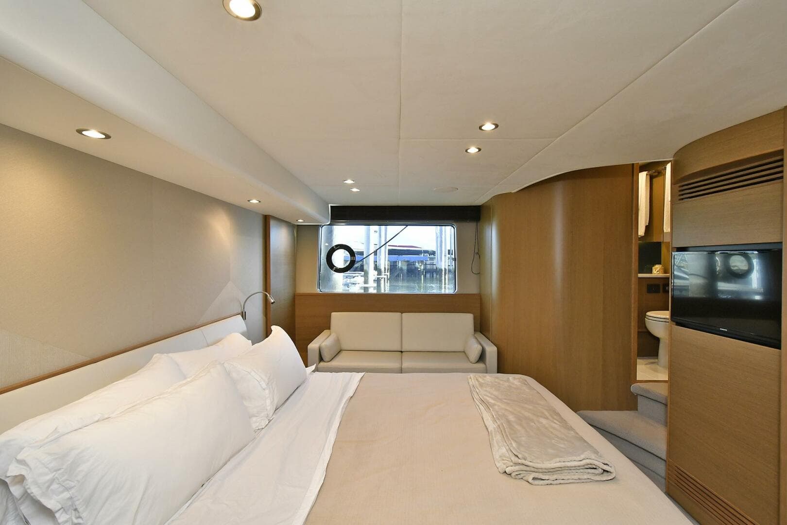 2016 Princess 52 Flybridge