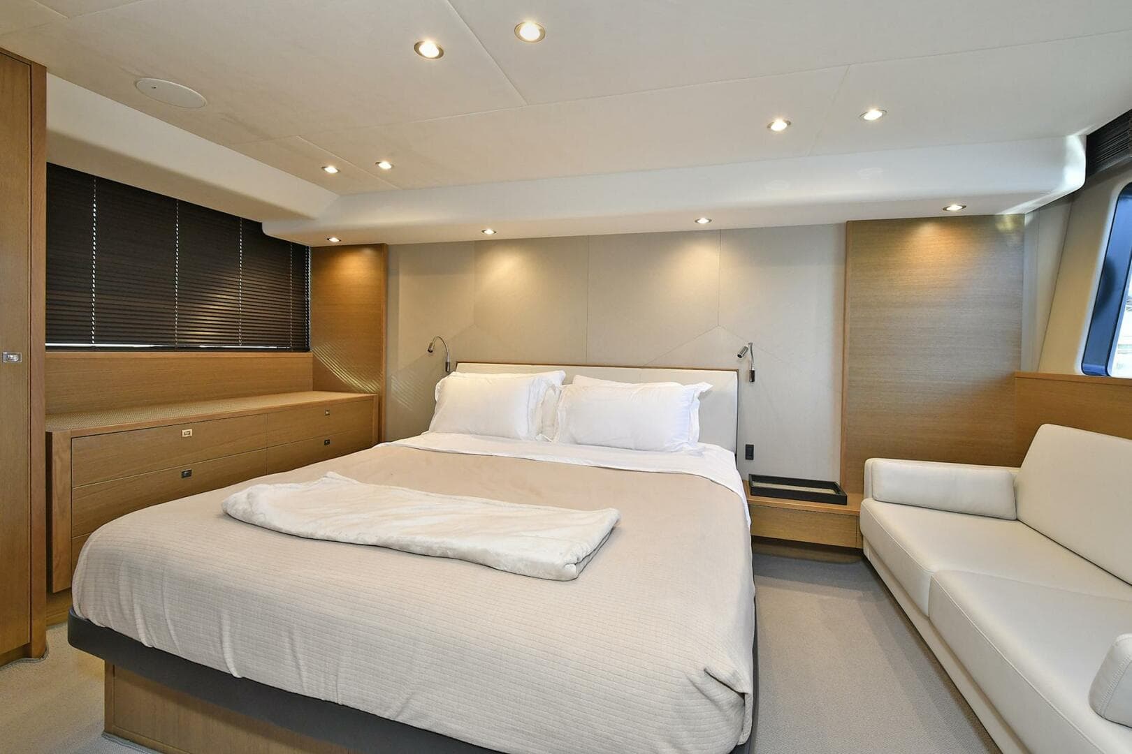 2016 Princess 52 Flybridge