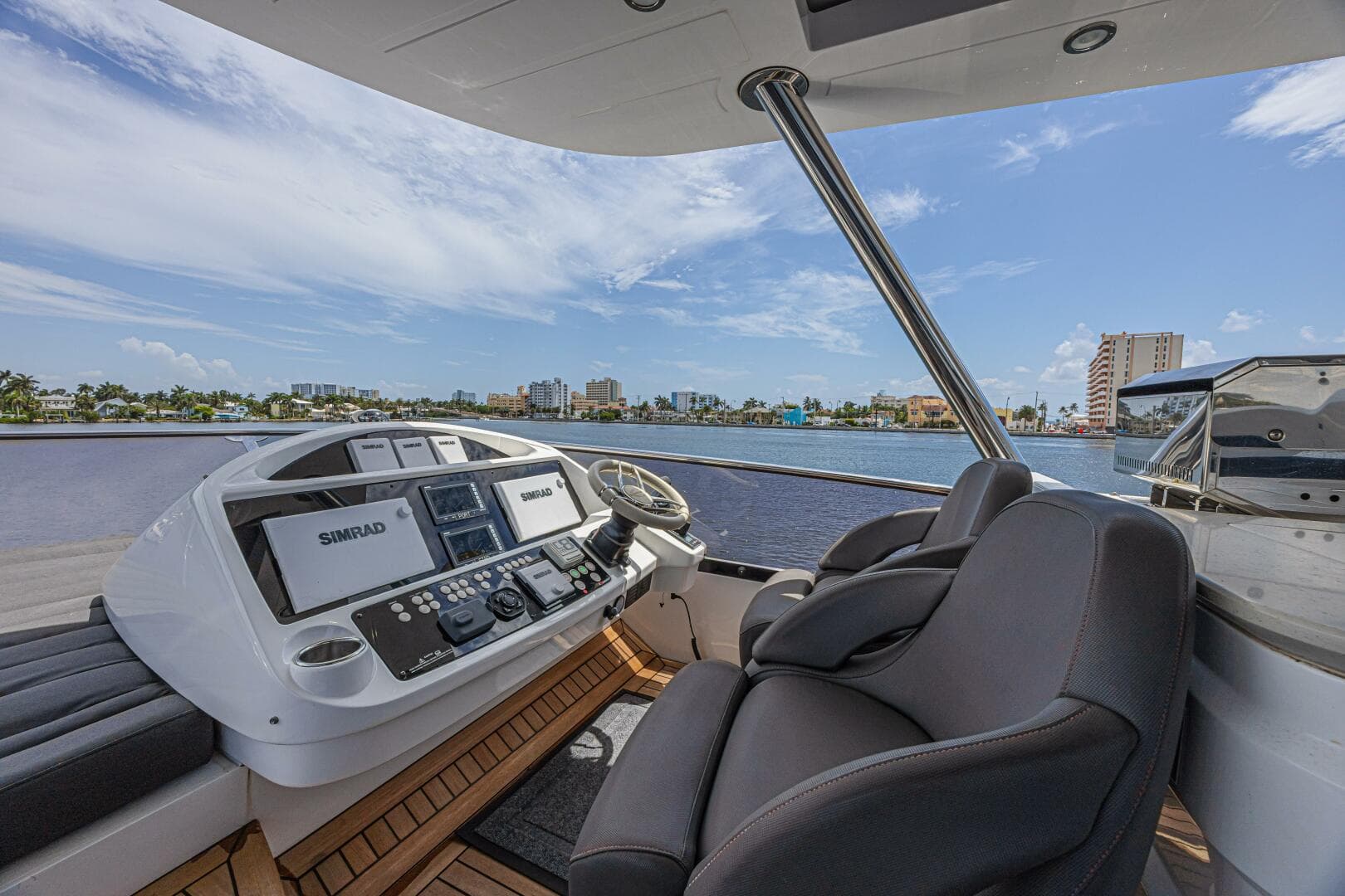 2017 Sunseeker 75 Yacht