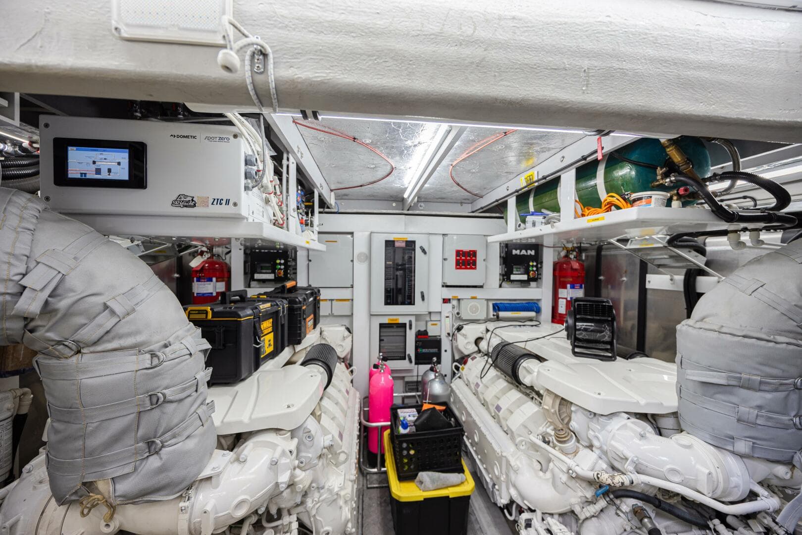 2017 Sunseeker 75 Yacht