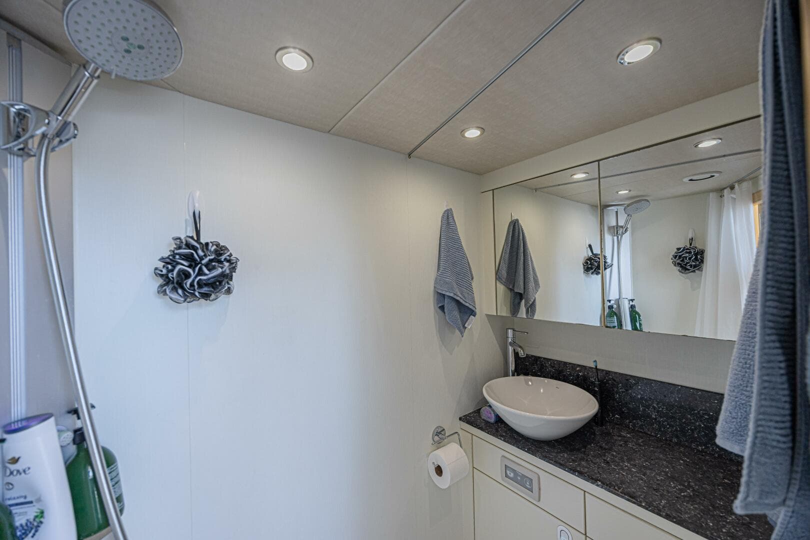 2017 Sunseeker 75 Yacht