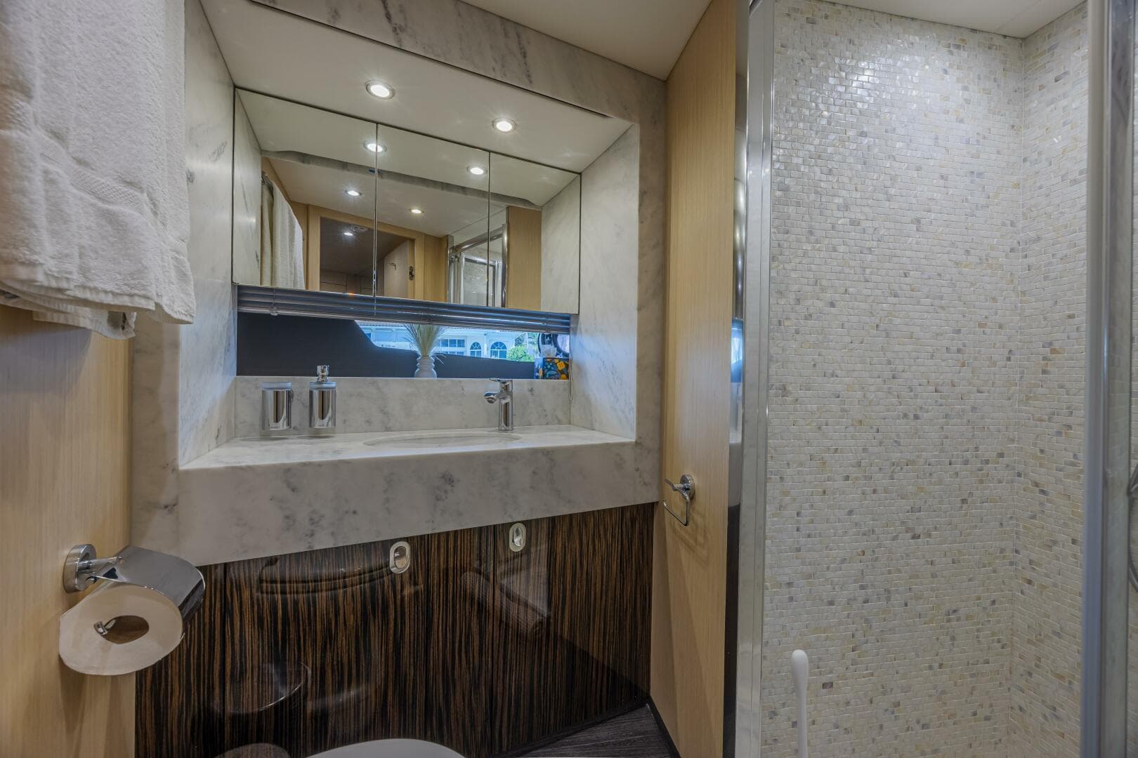 2017 Sunseeker 75 Yacht