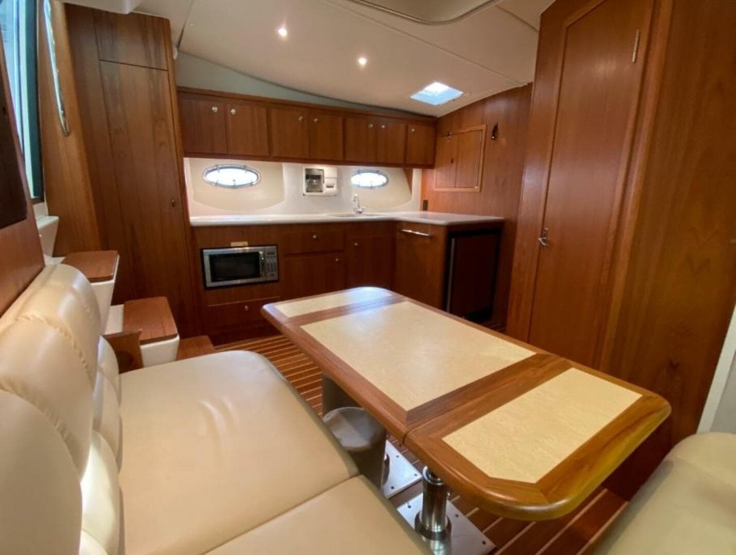 2000 Tiara Yachts 3500 Express