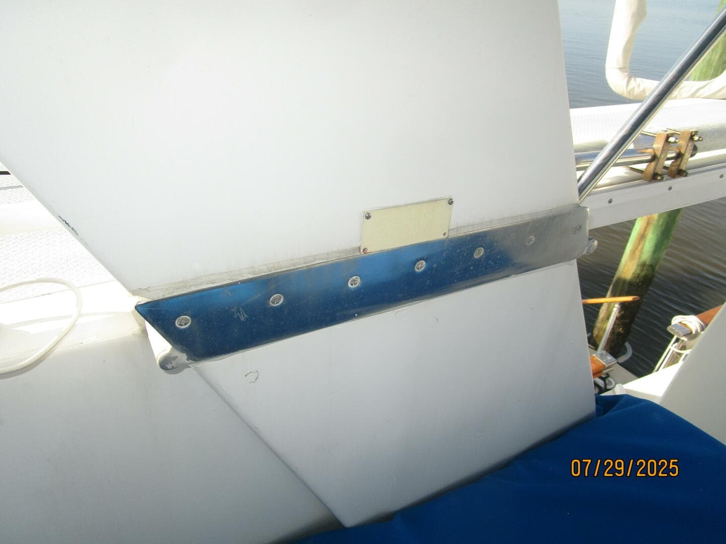 44' DeFever flybridge Radar arch hinge