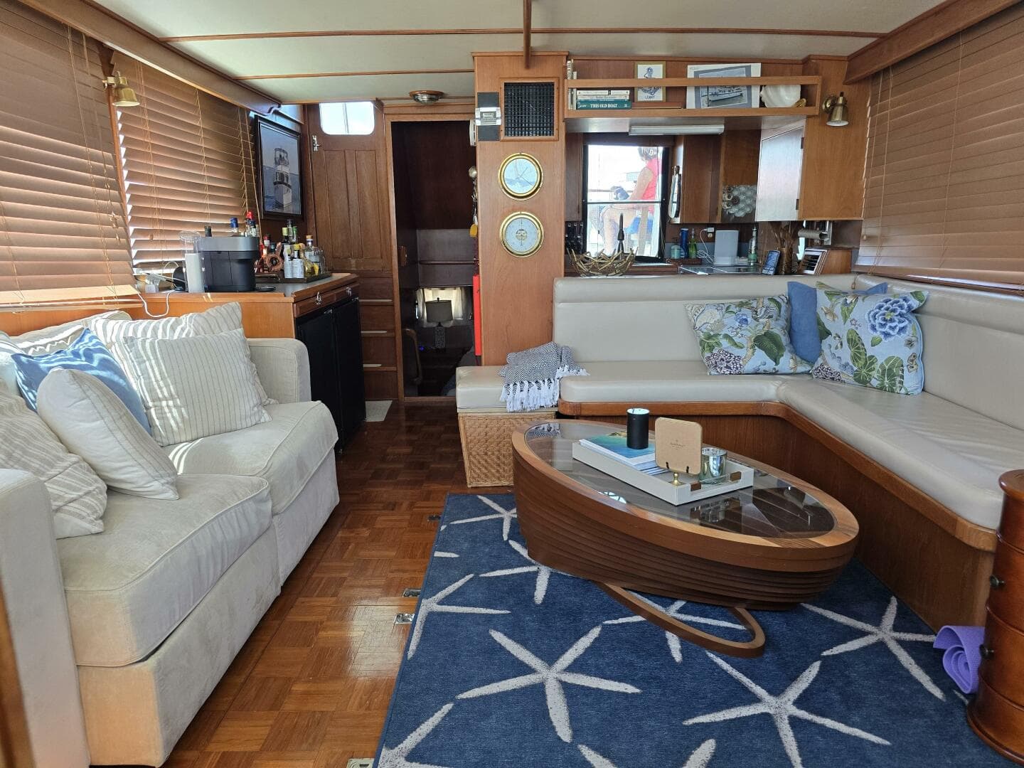 44' DeFever salon aft