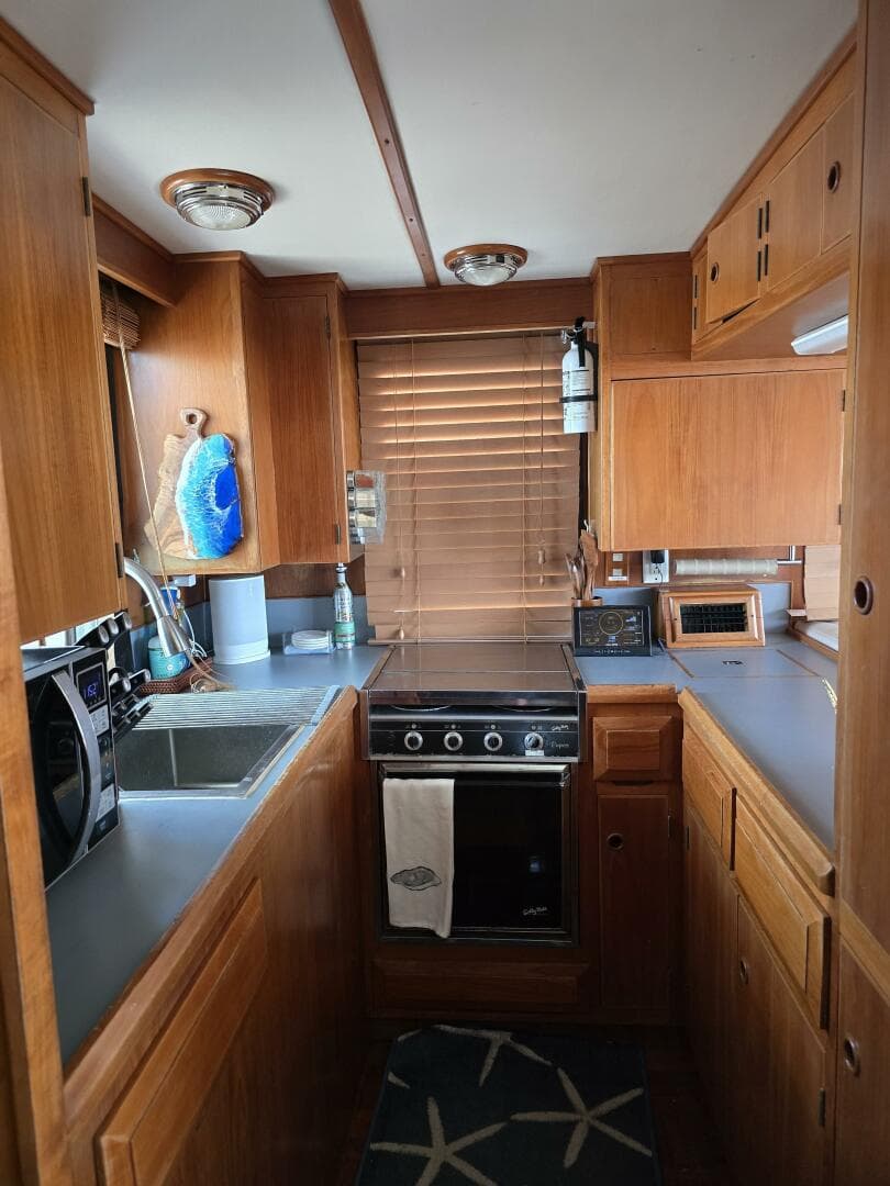 44' DeFever galley