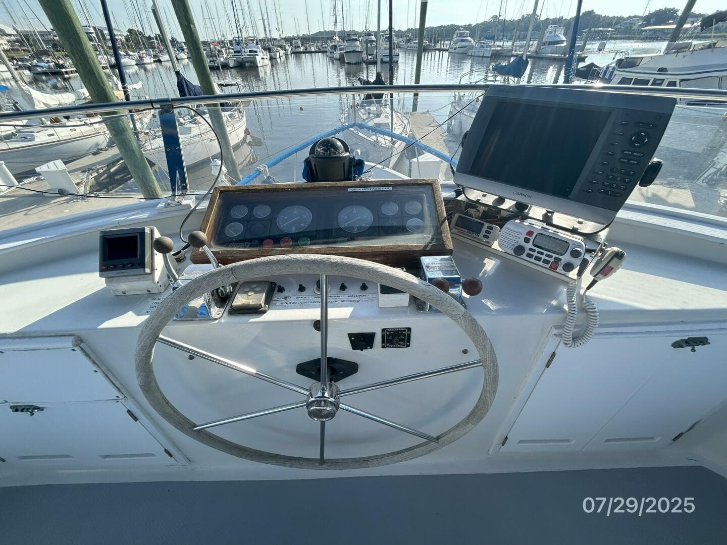 44' DeFever flybridge helm3