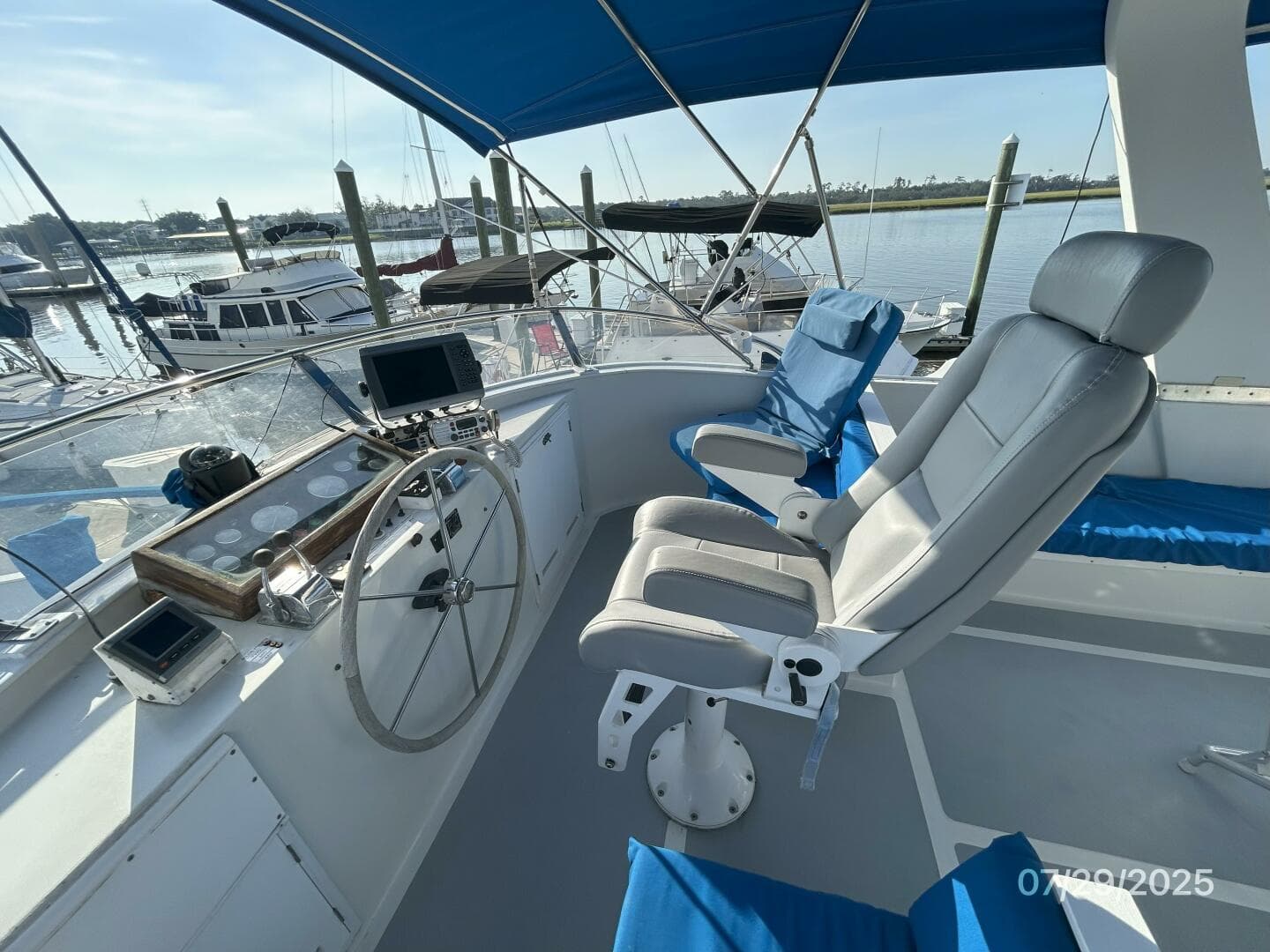 44' DeFever flybridge helm1
