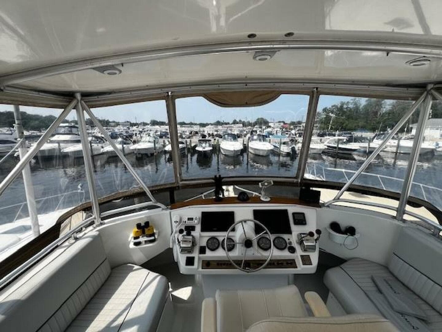 2000 Mainship 390