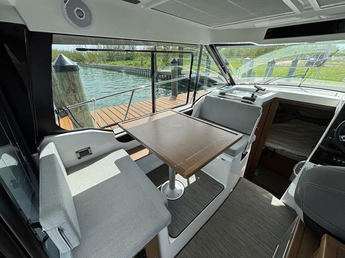 Jeanneau Knot Work'N - Dinette