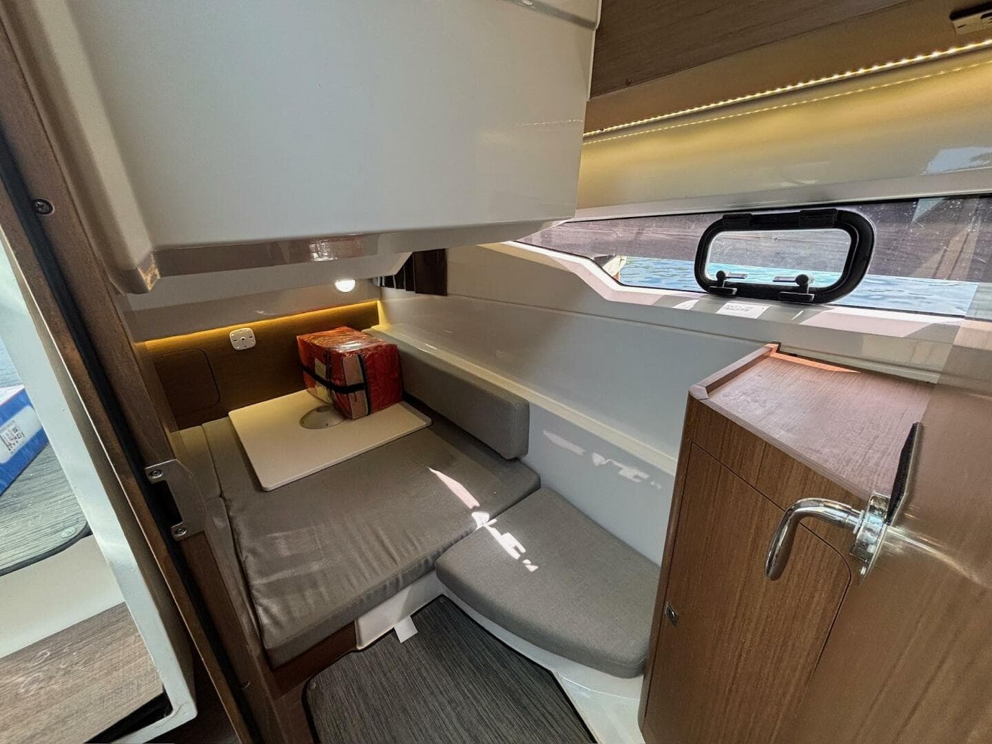Jeanneau Knot Work'N - Cabin