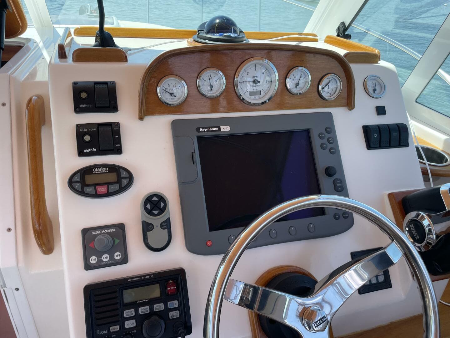 2004 Hunt Yachts Surfhunter