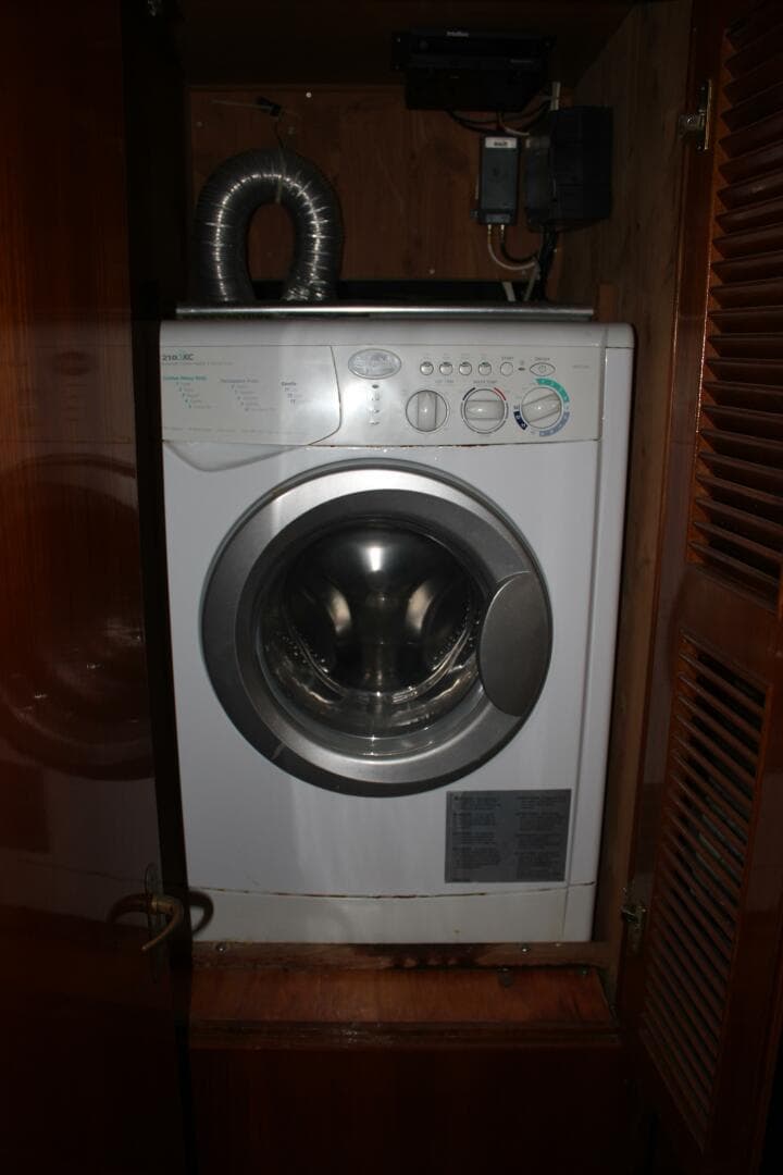 50 ft Ocean Alexander - Washer/Dryer Combo
